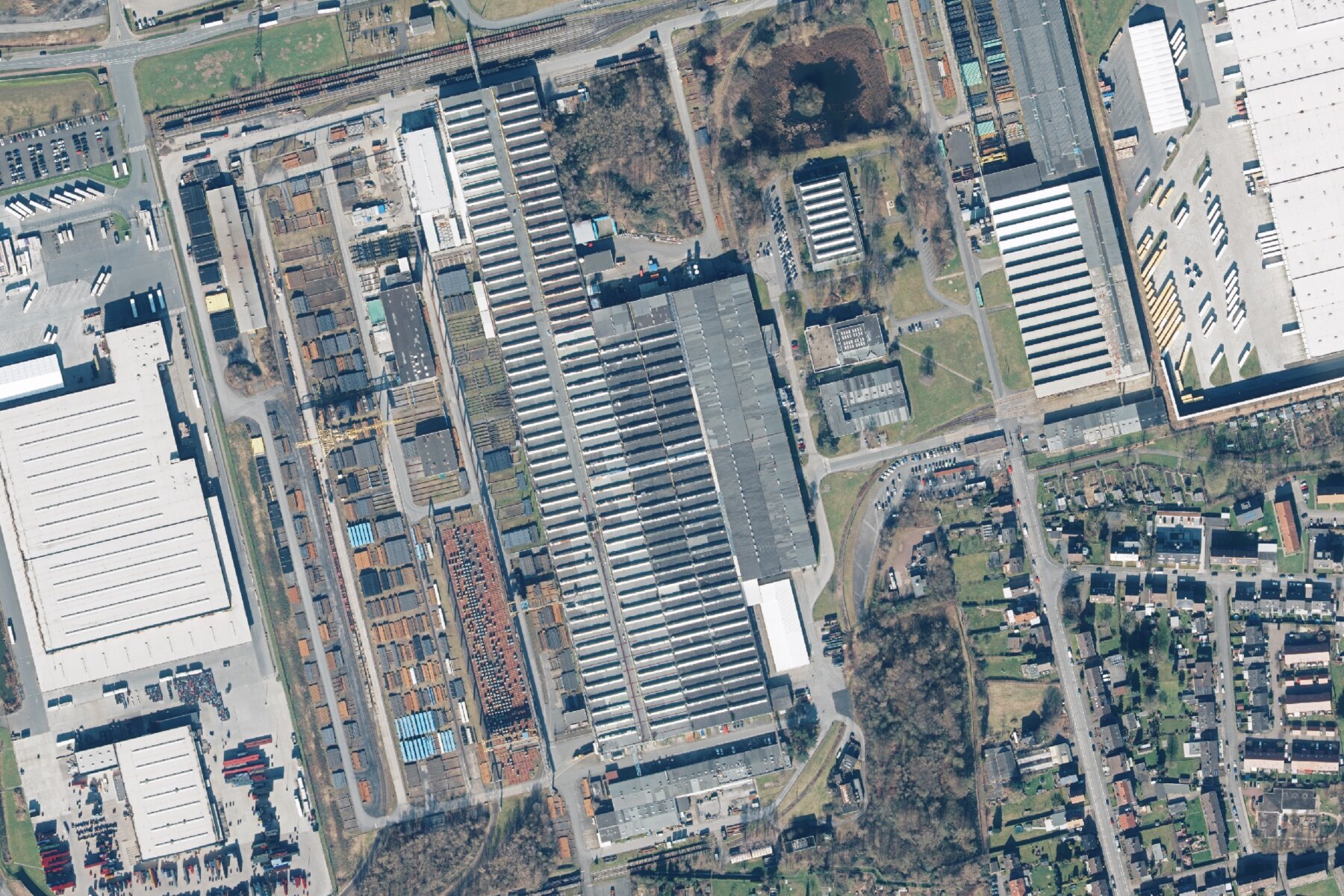 Amtliches Luftbild einer Industrieanlage, Ausschnitt